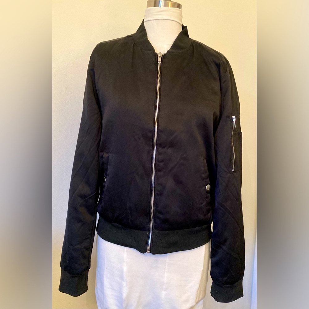 Black Zipper Bomber Jacket. Zipper arm Pocket. Size Medium.